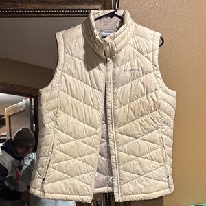 Columbia Women's Omni heat Quilted Vest off white EUC